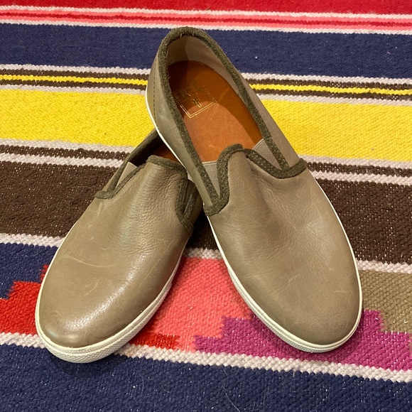 Frye slip on tennis shoes sneakers size 9 brand new never worn - Picture 1 of 4